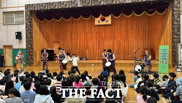 광주서부교육지원청이 K-POP과 함께하는 세계악기여행 프로그램을 운영하고 있다. /광주서부교육지원청