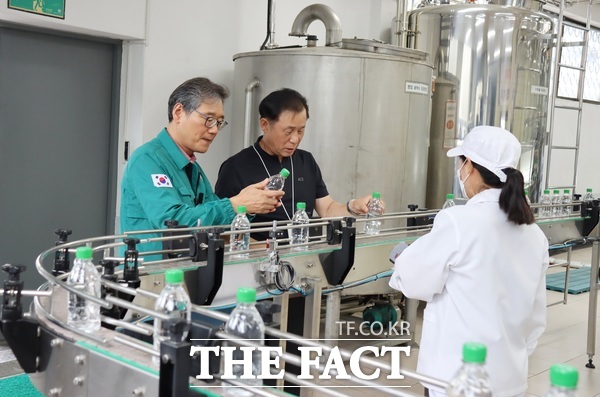 송촌정수사업소 병입수돗물 생산 공정 모습 /대전시
