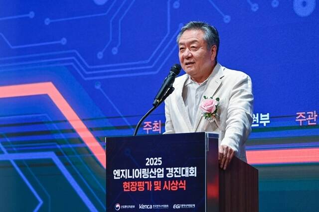 이해경 한국엔지니어링협회장은 2일 엔지니어링산업 진흥법 개정안이 공포된 데 대해 산업 전반 신뢰도 향상과 공정한 시장구조 확립을 위한 의미 있는 진전이라고 말했다. /한국엔지니어링협회