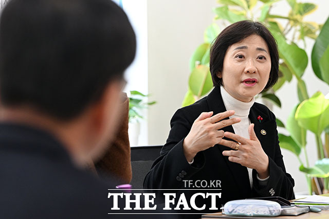 통합돌봄 현장 찾아 담당자 의견 듣는 이스란 차관(오른쪽).