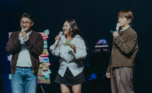 어반자카파 박용인 조현아 권순일(왼쪽부터)은 부산 성남 김해 대구 대전에서 전국투어 콘서트 겨울을 이어간다./앤드류 컴퍼니