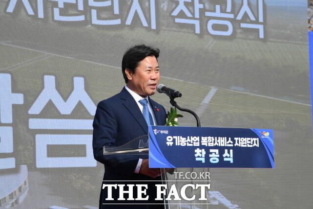 축사를 하고 있는 박정현 부여군수. /부여군