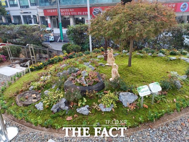 원미구청에 조성된 이(끼)로운 탄소중립 마을 정원 모습. /부천시