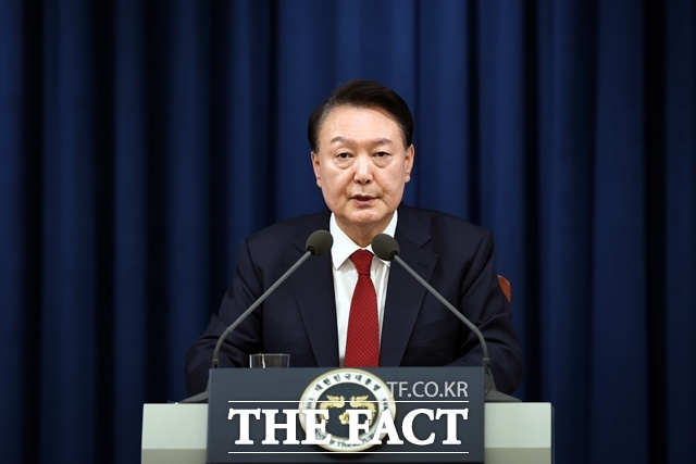 윤석열 당시 대통령은 지난해 12월 3일 비상계엄을 선포했다. 사진은 윤 대통령이 대국민 특별 담화를 발표하는 장면. /대통령실