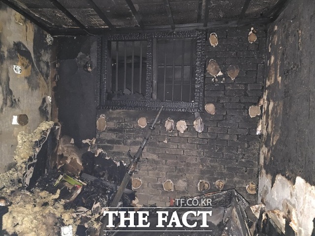 지난달 24일 대구시 중구 남산동 한 아파트에서 발생한 노후 김치냉장고 화재. /대구소방안전본부