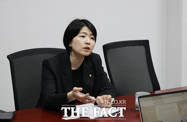 한지아 의원은 계엄 소식을 접한 뒤 공포나 두려움보다