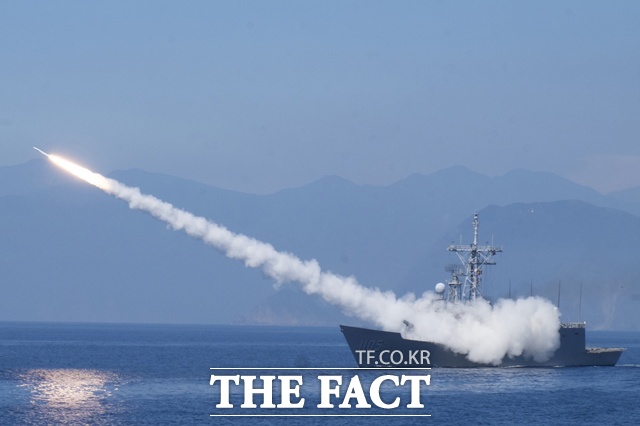 중일 갈등으로 동아시아 질서가 복합적 갈등 체제로 진입했다는 평가가 나온다. 사진은 대만이 이란현 해안에서 해상 훈련을 하는 모습. /뉴시스