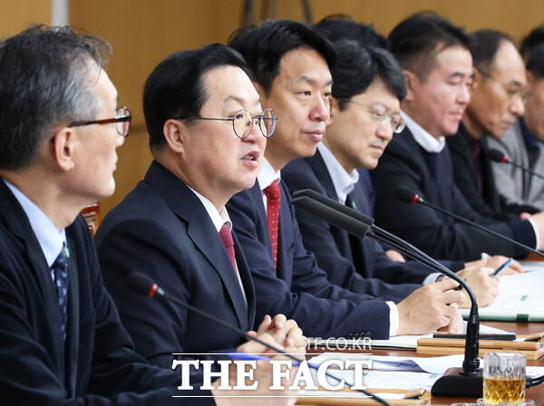 이장우 대전시장이 2일 확대간부회의를 주재하고 있다. /대전시