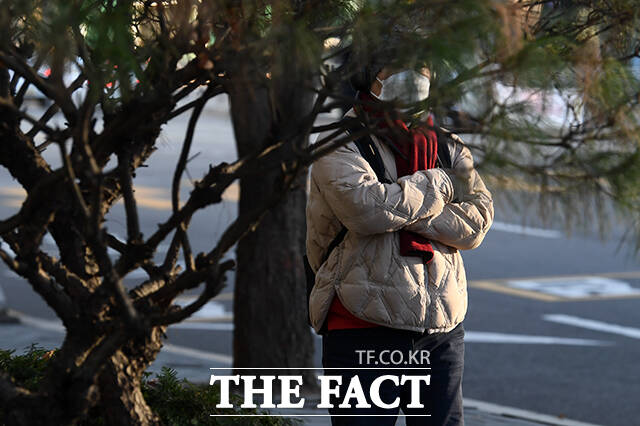 12·3 비상계엄 1년을 맞는 수요일 3일은 중부지방 중심으로 한파특보가 발효되겠고 일부 지역에서는 최저 영하 11도까지 떨어져 매우 춥겠다. /서예원 기자