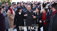  '구속 기로' 추경호, 동료 의원들 응원 받으며 법원으로 [TF사진관]