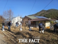  금산군 농정과, 진산면 묵산리 농촌일손돕기 구슬땀