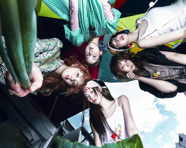 그룹 르세라핌이 31일부터 2026년 1월 1일까지 이어지는 미국 ABC 방송의 카운트다운 프로그램 Dick Clark’s New Year’s Rockin’ Eve with Ryan Seacrest 2026)에 출연한다./쏘스뮤직