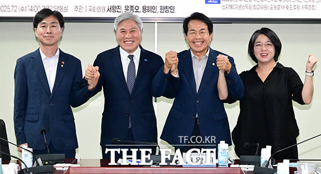 개혁진보 4당(조국혁신당·진보당·기본소득당·사회민주당)이 정청래 더불어민주당 대표의 최근 발언에 유감을 표하며 정치개혁 합의의 조속한 이행을 촉구했다. /남윤호 기자