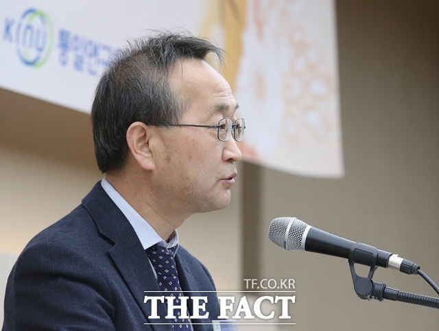 김남중 통일부 차관(사진)은 3일 서울 프레지던트호텔에서 열린 북한경제연구포럼 개회사에서 “북한 경제가 빠르게 변화하고 있는 만큼 정부와 연구자들이 소통과 협업을 통해 상당 기간 비어 있던 북한 연구를 보다 촘촘히 메워가는 작업이 절실한 시점”이라고 말했다. /뉴시스