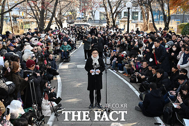 한동훈 전 국민의힘 대표가 3일 오후 서울 여의도 국회에서 기자회견을 열고 계엄에 대해 사과하고 있다. /국회=박헌우 기자