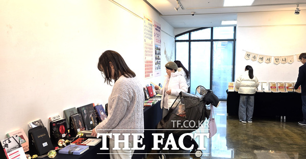 노은도서관에서 진행 중인 북큐레이션 다시보기 특별전. /대전 유성구