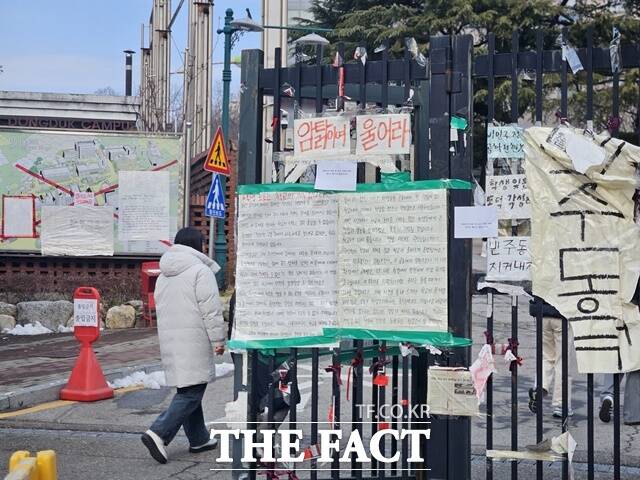 학생들은 공론위 과정과 구조가 불공정했다며 권고안 결과에 반발하고 있다. 동덕여대 제58대 총학생회 비상대책위원회는 학생 의견 반영의 필요성을 강조했으나 학생을 제외한 구성단위에서 공학전환 찬성이 높아 구조적 한계 속에서 권고안이 의결됐다고 주장했다. /이다빈 기자