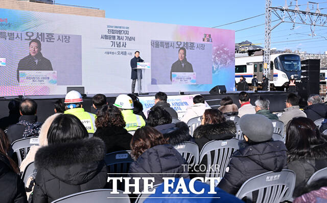 오세훈 서울시장이 3일 오후 서울 노원구 창동차량기지에서 열린 '진접차량기지 시험운행 개시 기념식'에 참석해 기념사를 하는 가운데, 창동차량기지의 모습이 보이고 있다.