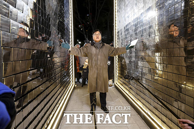 시민들과 독립기억광장 찾은 우 의장. /국회사진기자단