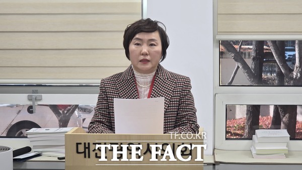 서지원 대전 서구의원이 3일 대전시의회에서 기자회견을 열고 반려견 순찰대 운영 조례안의 연이은 부결에 대한 입장을 밝히고 있다. /정예준 기자