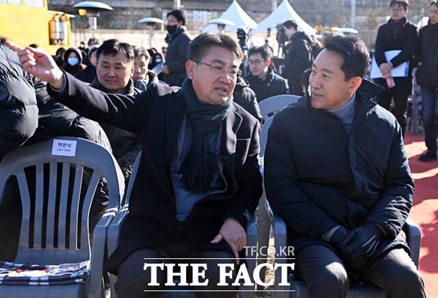 오세훈 서울시장이 3일 오후 서울 노원구 창동차량기지에서 열린 '진접차량기지 시험운행 개시 기념식'에 참석해 기념사를 하는 가운데, 창동차량기지의 모습이 보이고 있다.