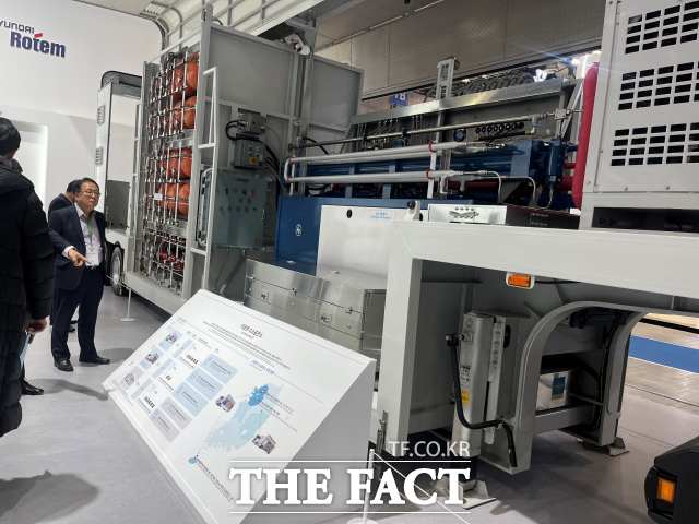 현대자동차그룹 WHE 2025 부스에 있는 이동식 수소충전소. /최의종 기자