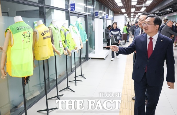 대전시가 4일부터 11일까지 대전시자원봉사센터 20주년 기념 특별전 '당신 곁에 자원봉사, 그 20년의 이야기'를 개최한다. /대전시