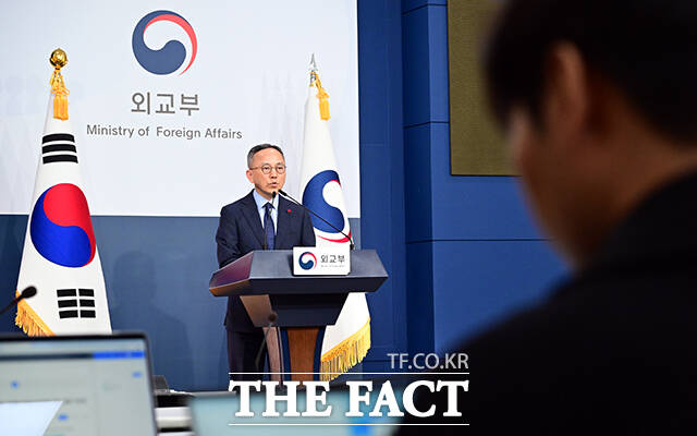 박일 외교부 대변인이 4일 오후 서울 종로구 외교부에서 현안관련 정례브리핑을 하고 있다. /임영무 기자