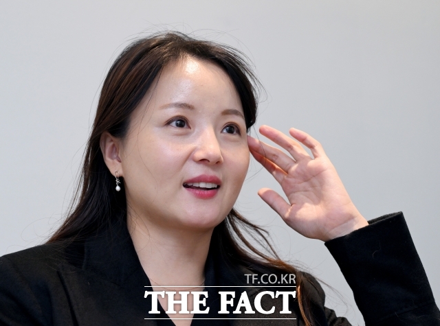 정서윤 유니피벗 대표는 지난달 14일 오후 경기 성남의 한 모처에서 통일 논의는 폭력적이지 않아야 한다고 강조했다. /이새롬 기자