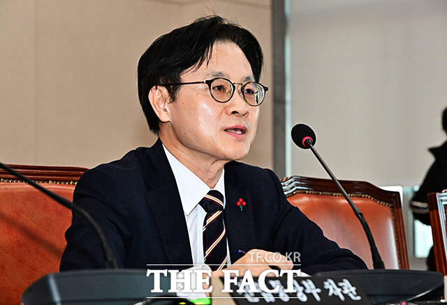 질의에 답변하는 김정관 산업통상부 장관.