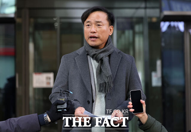 김종철 방송미디어통신위원장 후보자가 4일 오전 첫 출근길 소감을 전하고 있다. /뉴시스
