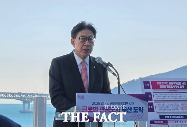 4일 오후 부산 수영구생활문화센터에서 박형준 부산시장이 외국인 관광객 유치를 위한 5대 전략, 15대 중점 과제를 발표하고 있다. /박호경 기자