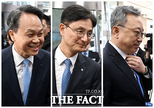 신한금융지주회사 사옥으로 들어서는 진옥동-이선훈-정상혁(왼쪽부터)