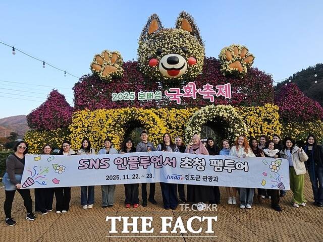 진도군이 해외 인플루언서 20명을 초청해 팸투어를 진행하고 있다. /진도군