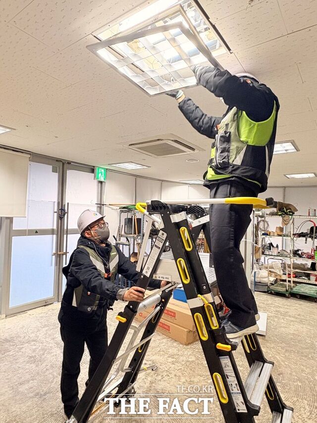 에어백 조끼 착용 모습 /여수광양항만공사