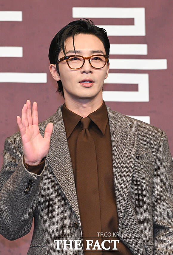 배우 박서준이 경도를 기다리며에서 연예부 차장 이경도 역을 맡아 극을 이끈다. /서예원 기자