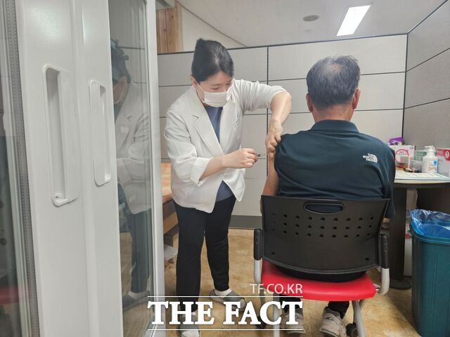 강진군이 50세 이상 군민을 대상으로 대상포진 예방접종을 실시하고 있다. /강진군