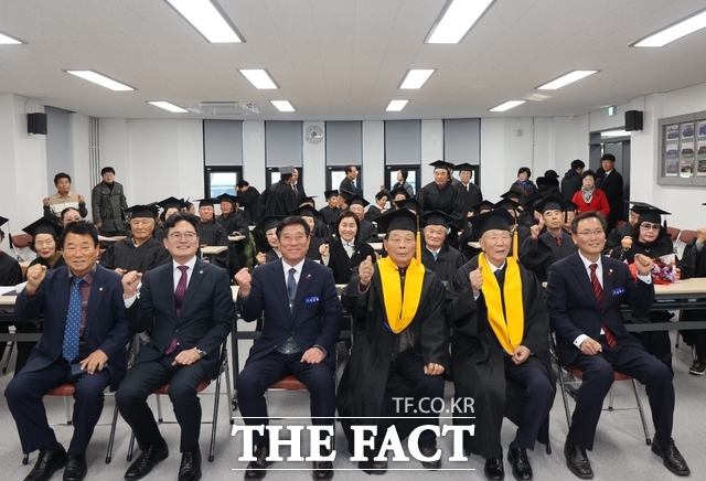 곡성군이 제23기 노인대학 수료식을 개최하고 있다. /곡성군