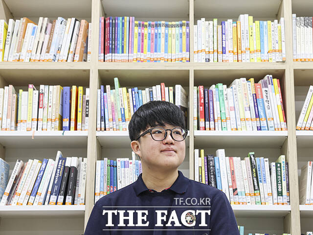 2026학년도 대학수학능력시험 수능 만점자 왕정건 학생이 5일 오전 서울 광진구 광남고등학교에서 언론과 인터뷰를 하고 있다. /박헌우 기자