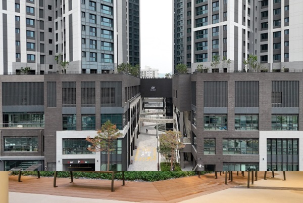 현대엔지니어링은 한국색채학회에서 주관하는 제23회 한국색채대상 건축·인테리어 부문에서 수상의 영예를 안았다고 5일 밝혔다. 사진은 힐스테이트 소사역 외관. /현대엔지니어링