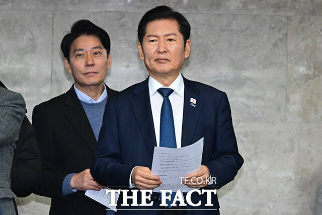 정청래 더불어민주당 대표가 5일 자신이 추진한 전당원 1인 1표 당헌 개정안이 중앙위원회에서 부결된 것과 관련해 당원들에게 사과했다. /국회=남윤호 기자