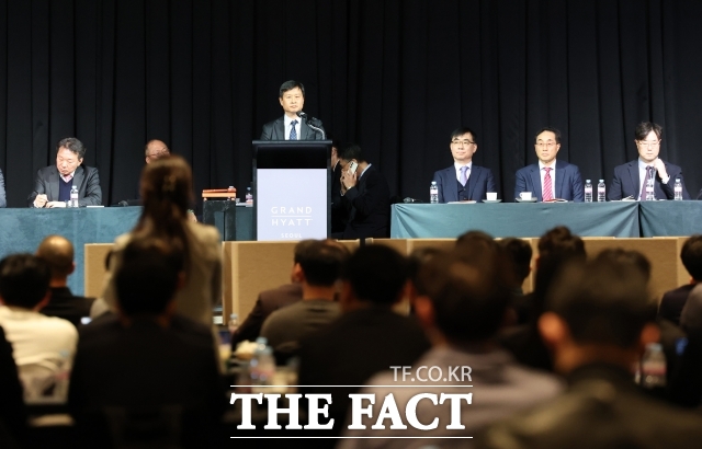 고려아연 임시주주총회가 지난 1월23일 오후 서울 용산구 그랜드하얏트 서울에서 열린 가운데, 박기덕 고려아연 대표이사가 개회를 선언하고 있다. /서예원 기자