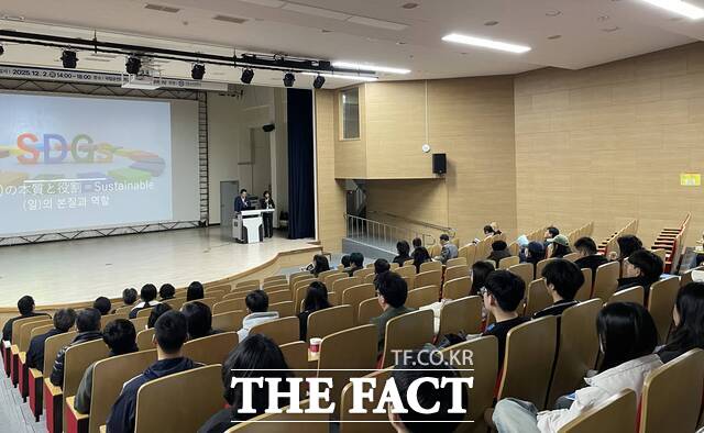 국립순천대학교는 2일 학생회관 문화강당에서 2025 글로벌 지역혁신 전문가 포럼을 개최하고 있다./국립순천대학교