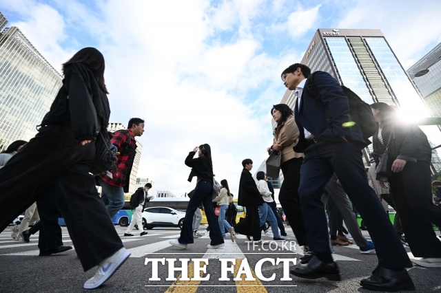 5일 한국은행에 따르면 지난해 국내 AI 기술 보유 인력은 5만7000명을 기록했으나 세계 주요국 대비 인력 수급 등이 낮은 것으로 나타났다. 사진은 기사 내용과 무관함. /박헌우 기자