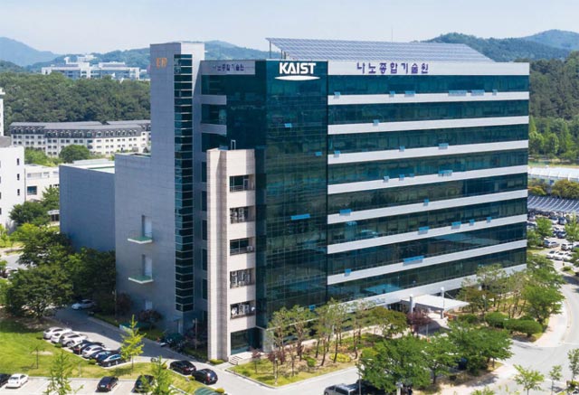 과기정통부는 나노종기원이 마이크로웰 성형 디스크 및 디스크 제조방법에 대한 스케일업과 기술이전을 통해 '차세대 암진단 통합형 디지털 PCR 상용화'에 성공했다고 7일 밝혔다. /나노종합기술원 홈페이지