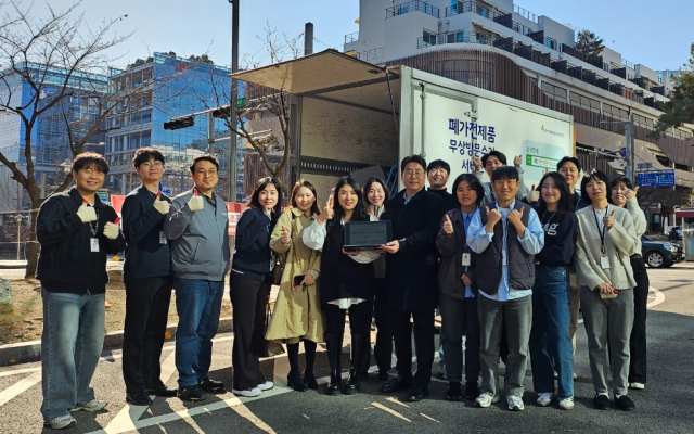 한화비전과 한화세미텍이 최근 폐가전 수거 캠페인을 진행하는 모습. /한화비전