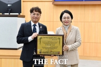  민덕희 여수시의원, 국제청렴인상 수상…청렴 의정 새 기준 제시