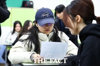  '물 vs 불' 오락가락 난이도…대통령도 고개 숙인 수능