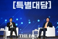  'AI기반 성장과 혁신' 주제로 머리 맞댄 최태원 회장과 이창용 총재 [TF사진관]
