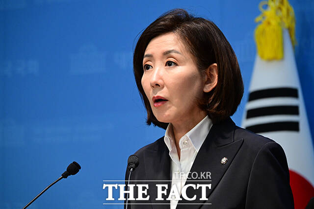 나경원 국민의힘 의원이 '소년범 논란'으로 은퇴를 선언한 배우 조진웅 사건을 계기로 대통령을 비롯한 고위 공직자와 고위 공무원의 소년기 흉악범죄 전력을 국가가 공식 검증하고, 국민이 확인할 수 있도록 하는 내용의 법안을 발의한다고 7일 밝혔다. /남윤호 기자